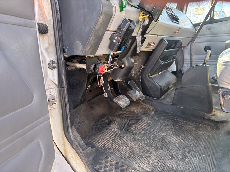 freightliner-fl70-image-35