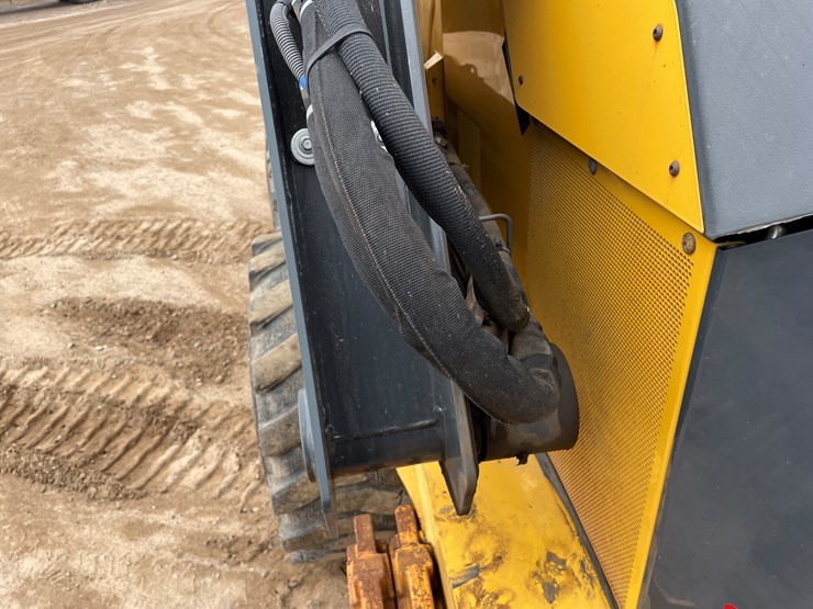 2019-john-deere-332-image-19