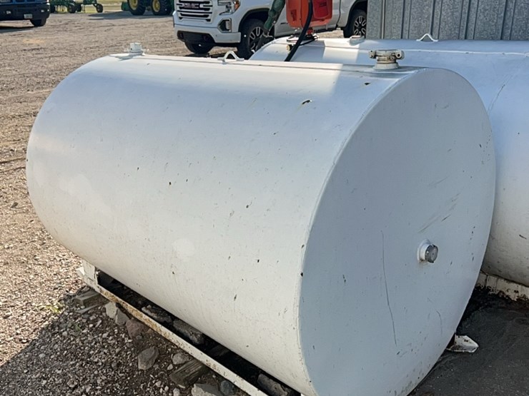 1000-gallon-fuel-tank-and-500-gallon-fuel-tank,-sell-together,-includes-pump,-used-for-diesel-image-9