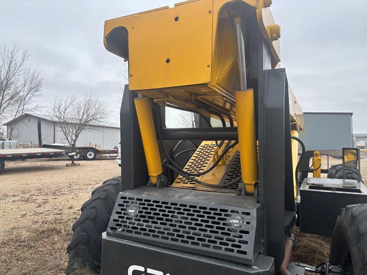 #2310-•-2004-gehl-rs8-telehandler-image-11