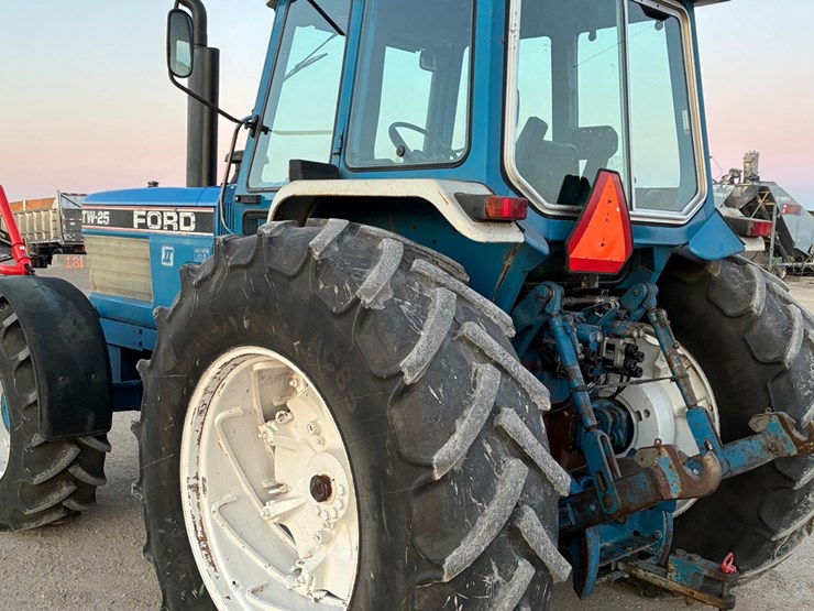 1988-ford-tractor-image-4