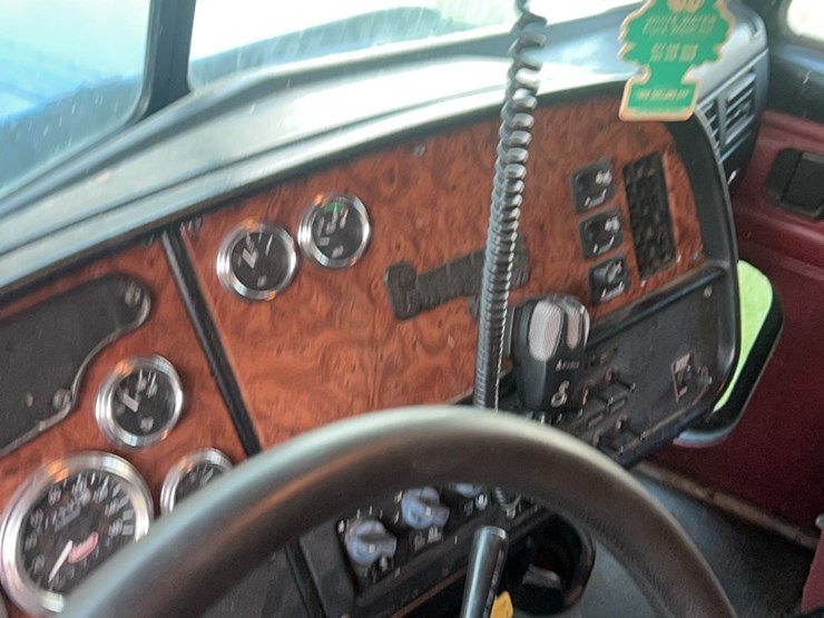 2003-peterbilt-379-image-50