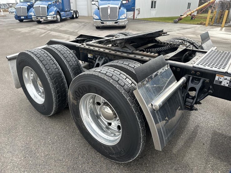 2020-kenworth-t680-image-18