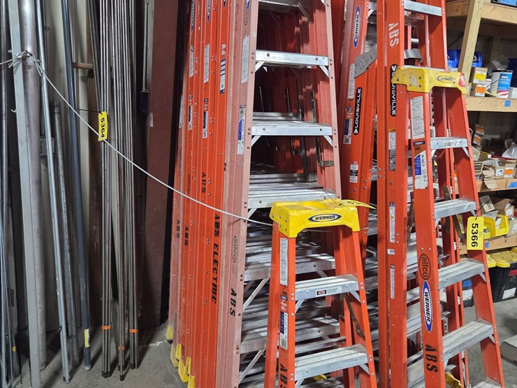 #5365-•-(7)-8'-step-ladders,-(1)-4'-step-ladder-image-2