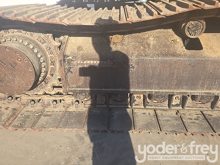 2016-caterpillar-335fl-image-78