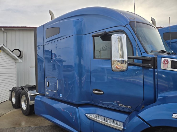 2018-kenworth-t680-image-14