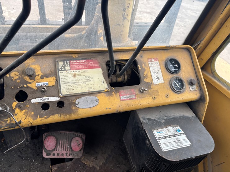 #2302-•-hyster-275-forklift-image-35