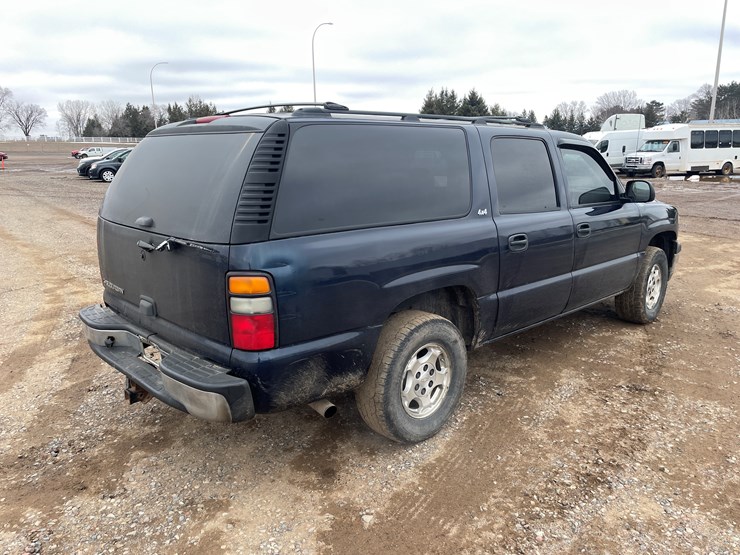 2006-chevrolet-suburban-image-5