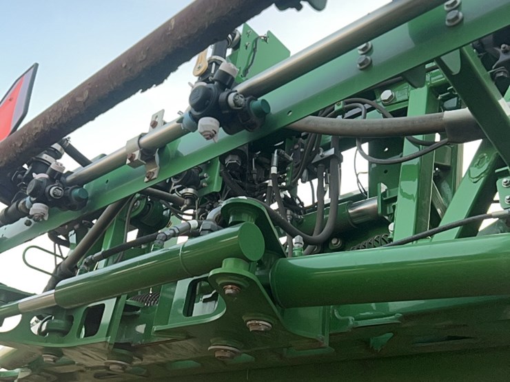 2014-john-deere-r4030-image-195