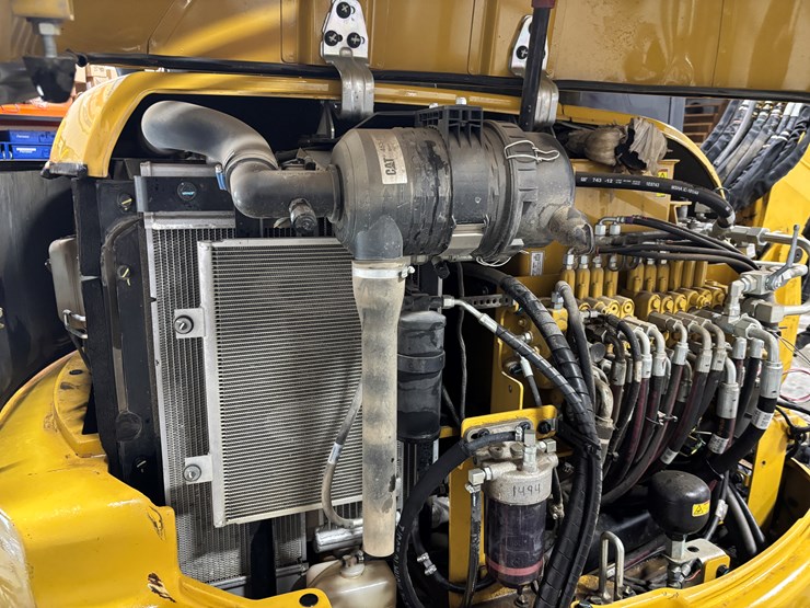 caterpillar-305-image-26