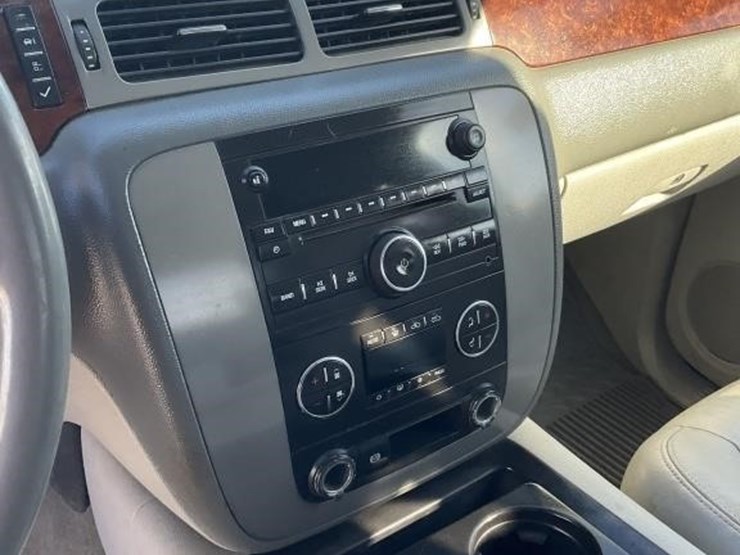 2011-gmc-3500-image-18