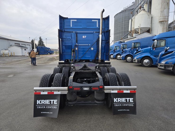#2225-•-2024-volvo-vnl-sleeper-cab-semi-truck-tractor-image-4