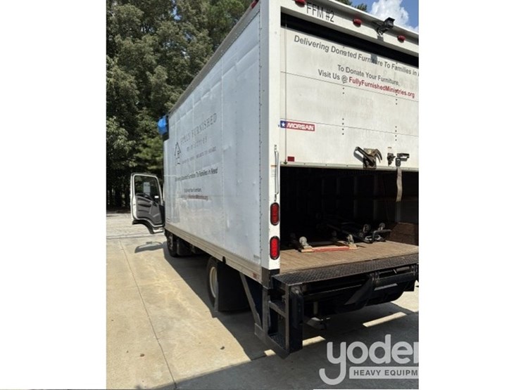 2015-isuzu-npr-image-2