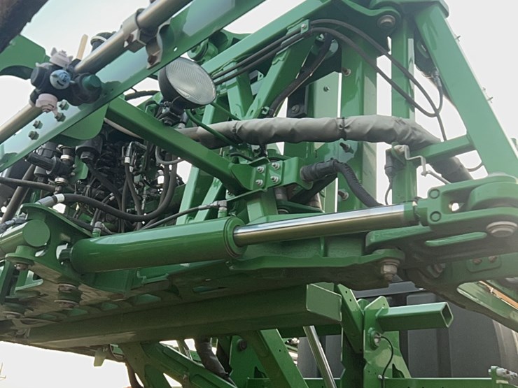 2014-john-deere-r4030-image-192