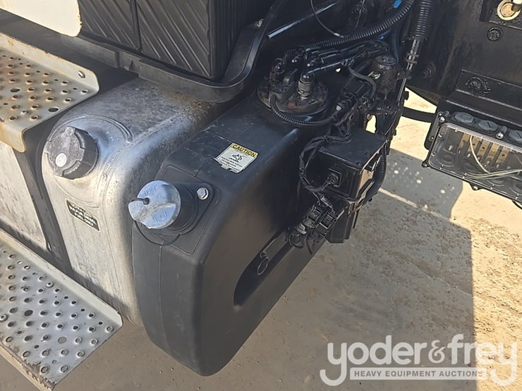 2020-freightliner-m2-106-image-52