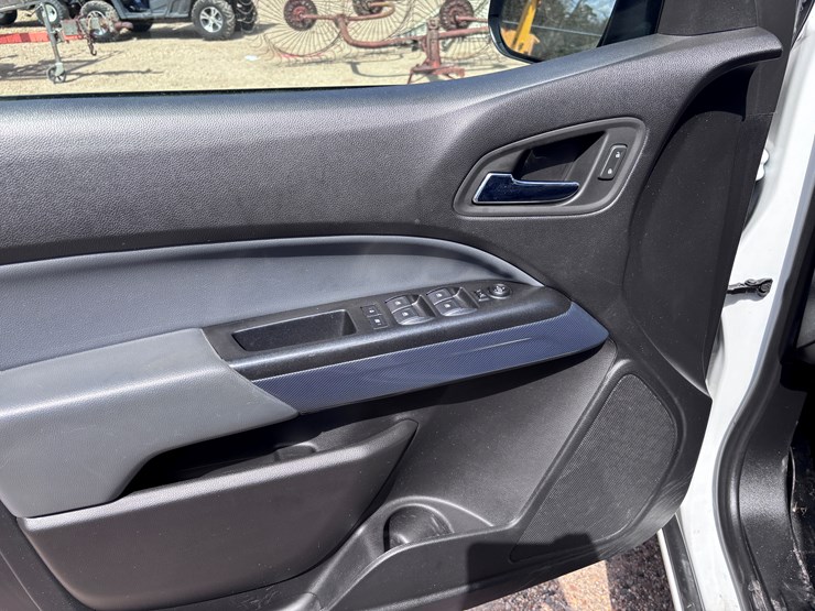 2020-chevrolet-colorado-image-8