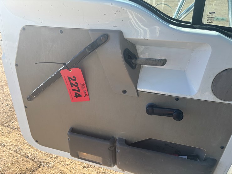 2005-sterling-lt8500-image-35