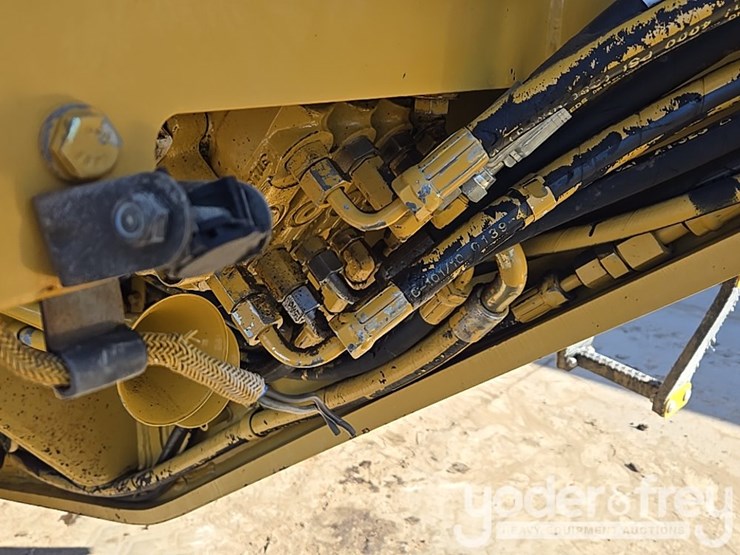 2005-caterpillar-140h-vhp-plus-image-59