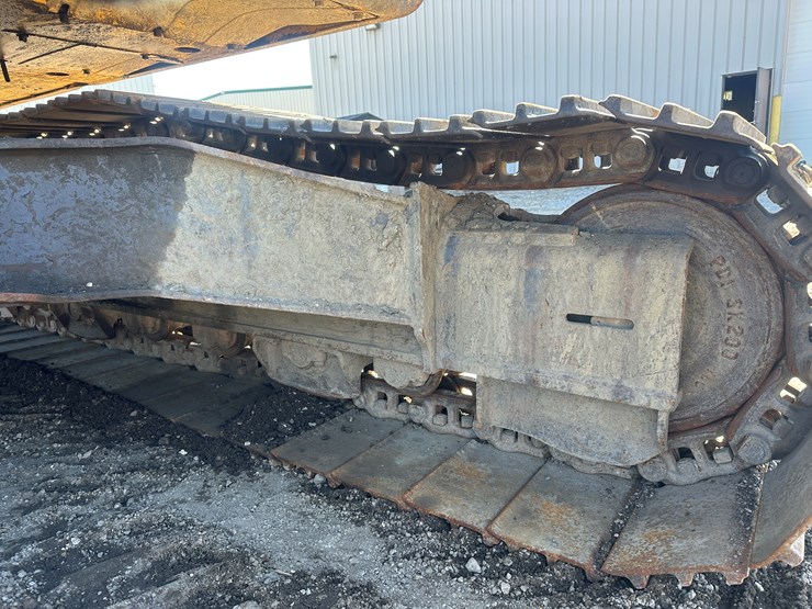 new-holland-eh215-image-58