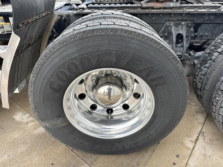 2022-kenworth-t680-image-54