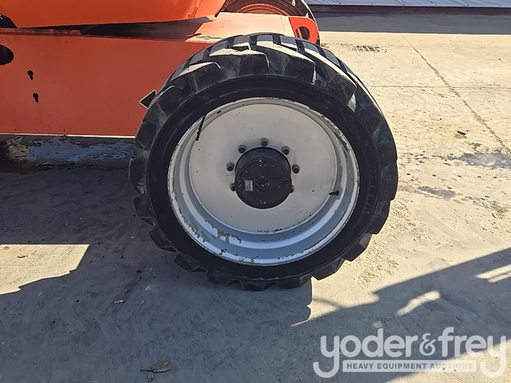 2017-jlg-600aj-image-13