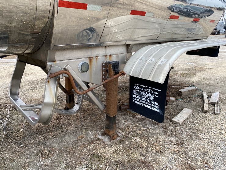 #540-•-2003-st+e-fab-insulated-6,200-gallon-tanker-trailer-(wi-title-in-delay)-(watertown,-wi)-image-25