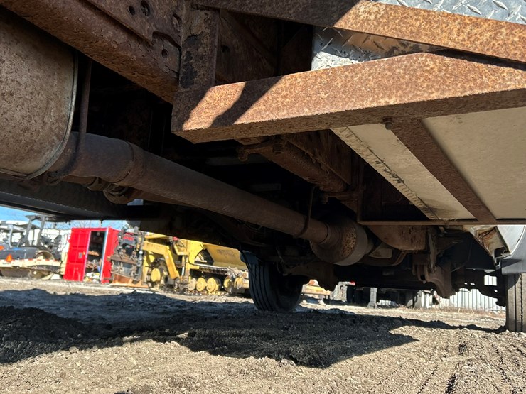 2005-ford-f550-image-43