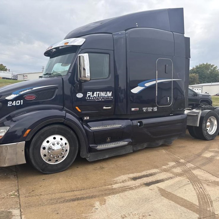 2019 PETERBILT 579