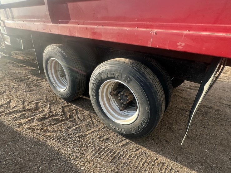 lot-12.-1981-ih-tandem-twin-screw-grain-truck,-very-good-19’-strong-box-and-hoist,-roll-tarp,-466-diesel,-5+4-
vin-af195bca10481-image-12