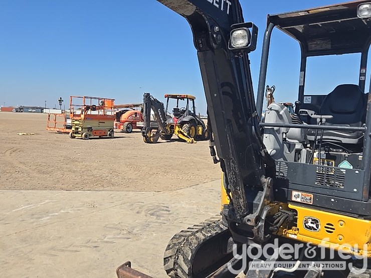 2020-deere-35g-image-43