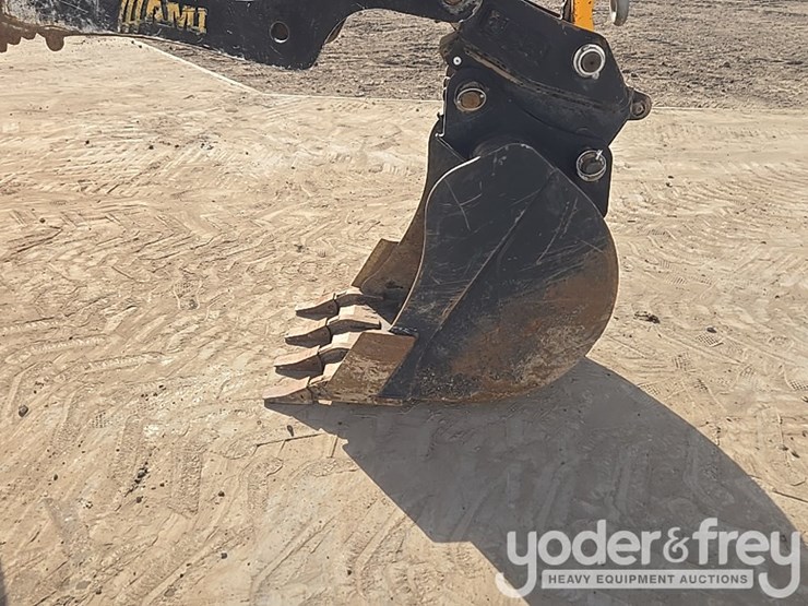 2017-jcb-3cx-image-15