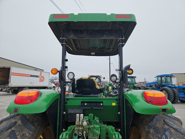 2017-john-deere-6110m-image-17