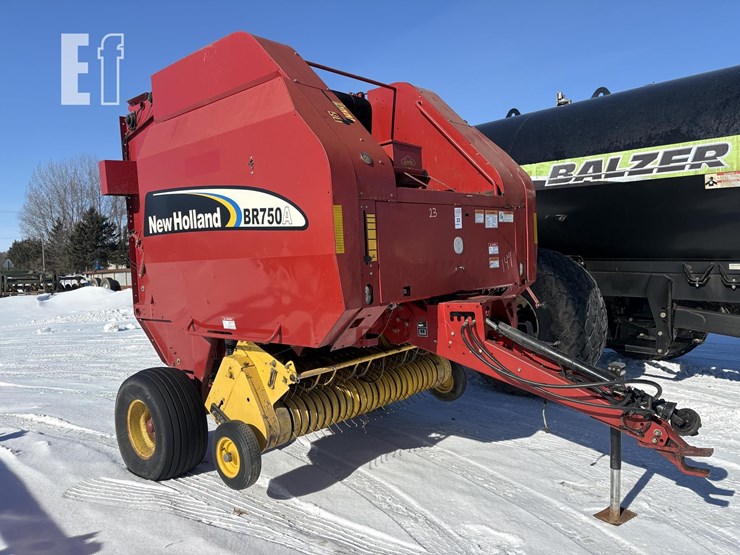 2007-new-holland-br750a-image-1