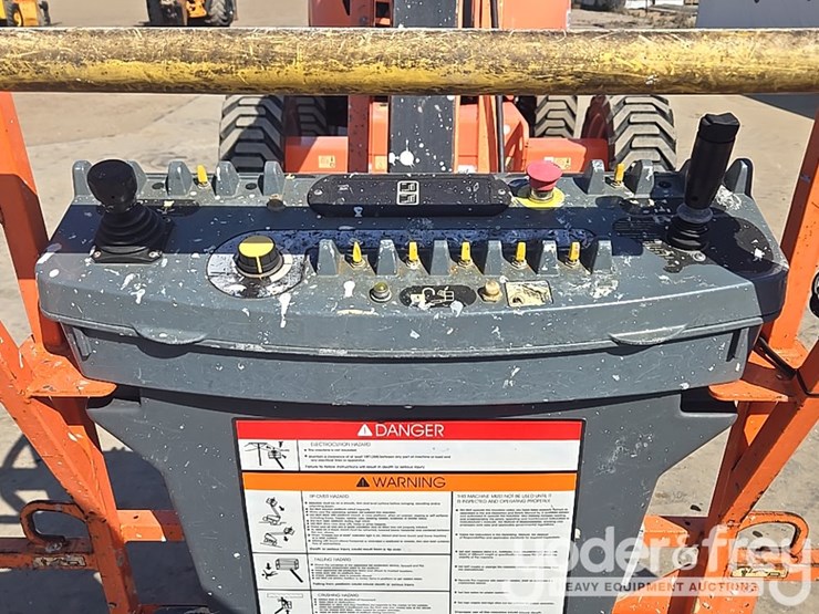 2017-jlg-600aj-image-67