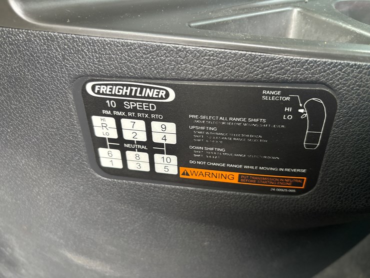 2018-freightliner-cascadia-126-image-40