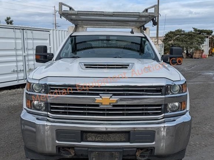 2017-chevrolet-silverado-3500-image-2