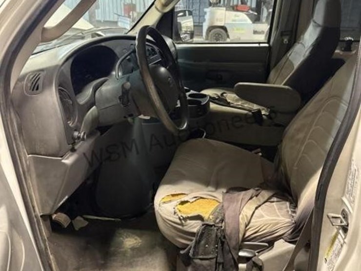 2006-ford-cargo-image-25