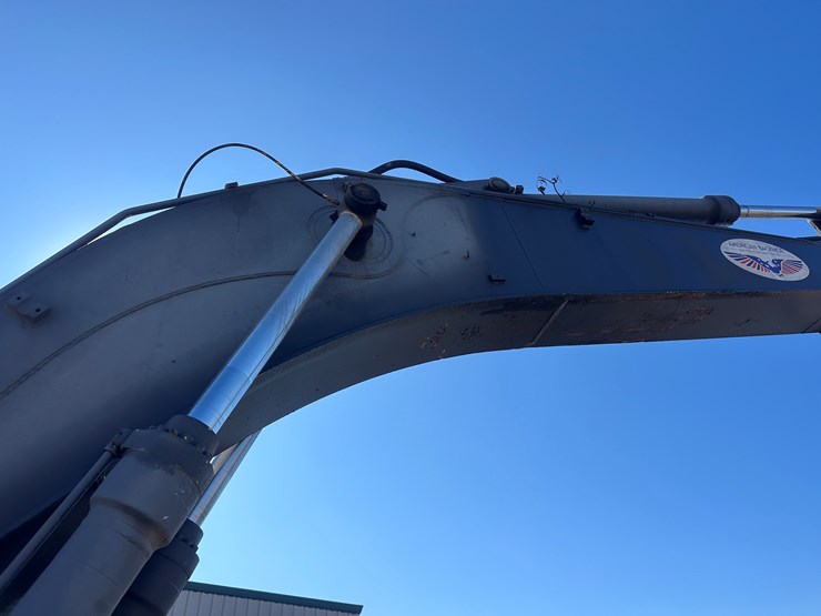 new-holland-eh215-image-25