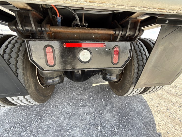 2008-peterbilt-367-image-23