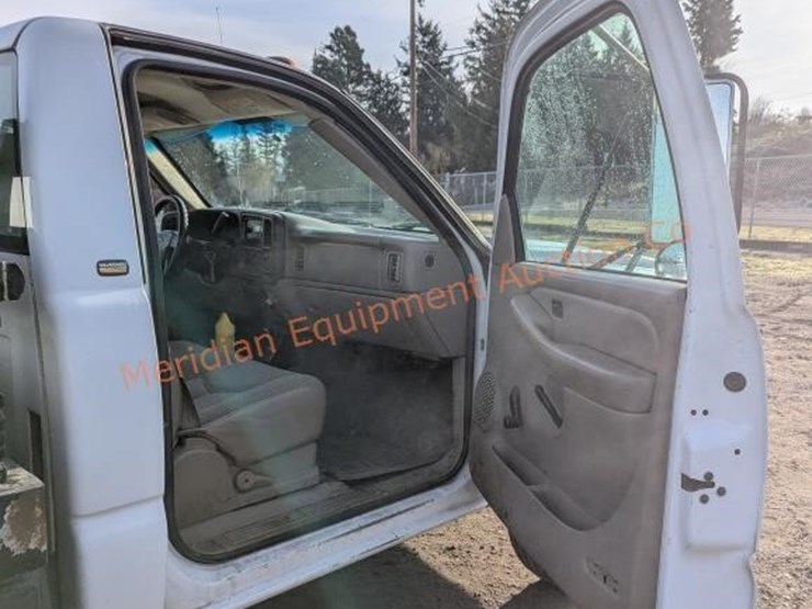 2003-chevrolet-3500-image-28