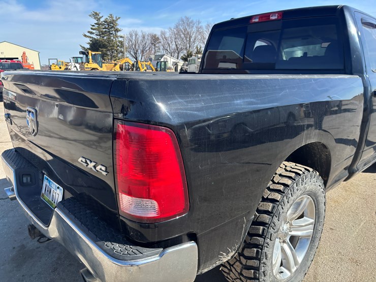 2014-dodge-1500-image-15