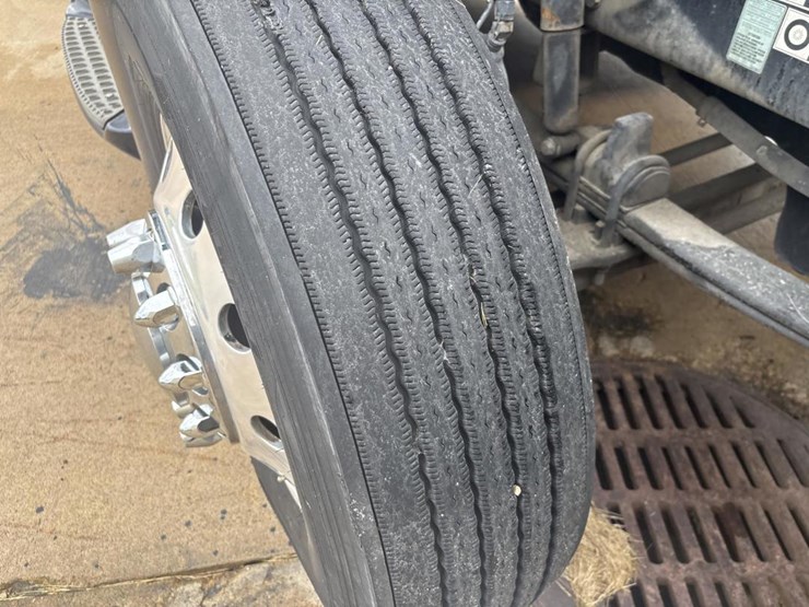 2019-peterbilt-579-image-66