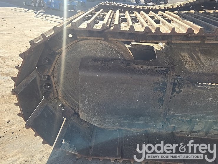 2016-caterpillar-335fl-image-17