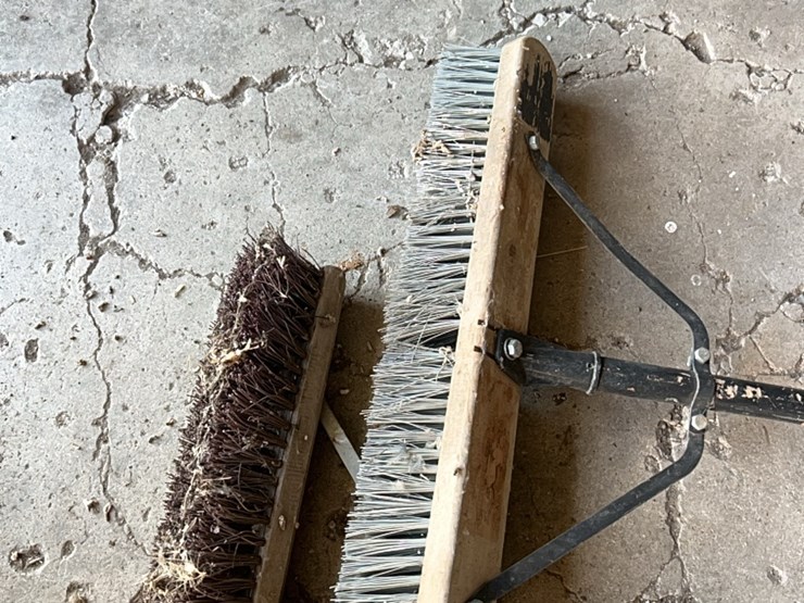 (2)-good-pushbrooms-image-11