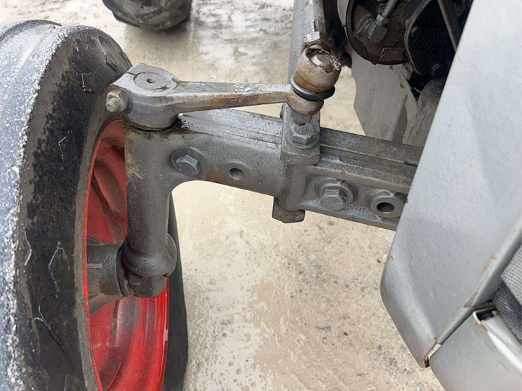 massey-ferguson-135-image-16