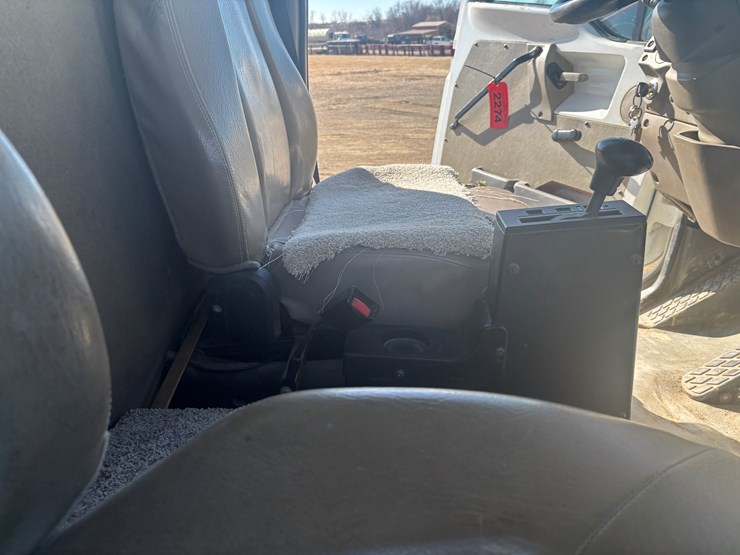 2005-sterling-lt8500-image-28