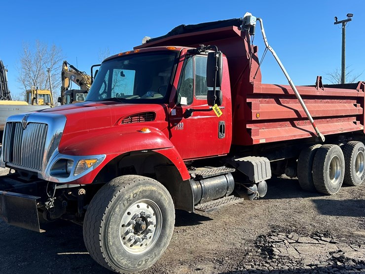 2002-international-7400-image-1