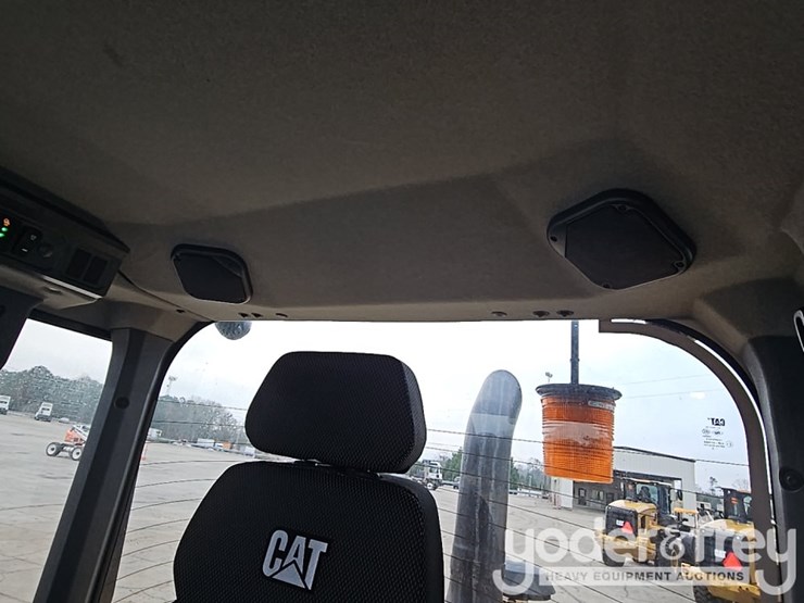 2026-caterpillar-926-image-35