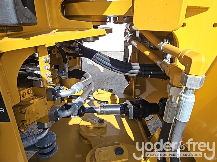 2026-caterpillar-930-image-47