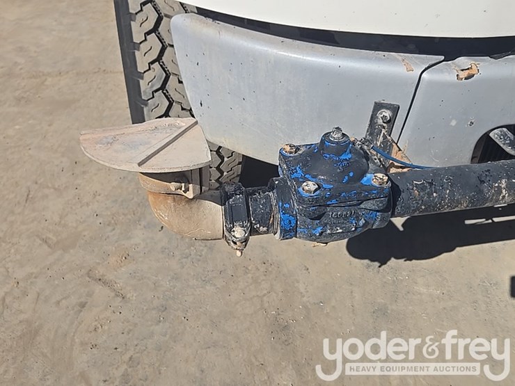 2017-freightliner-m2-106-image-57